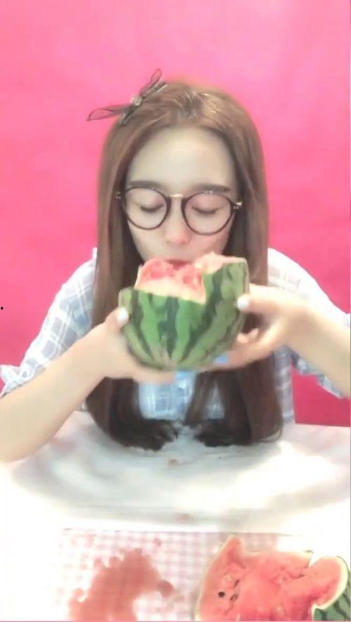 广州妹子吃瓜